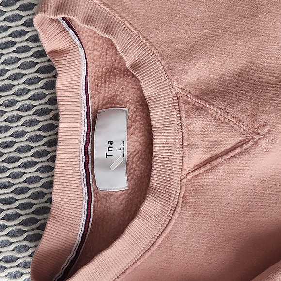 Aritzia TNA crewneck - Picture 2 of 2